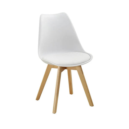 Sedia con gambe in legno