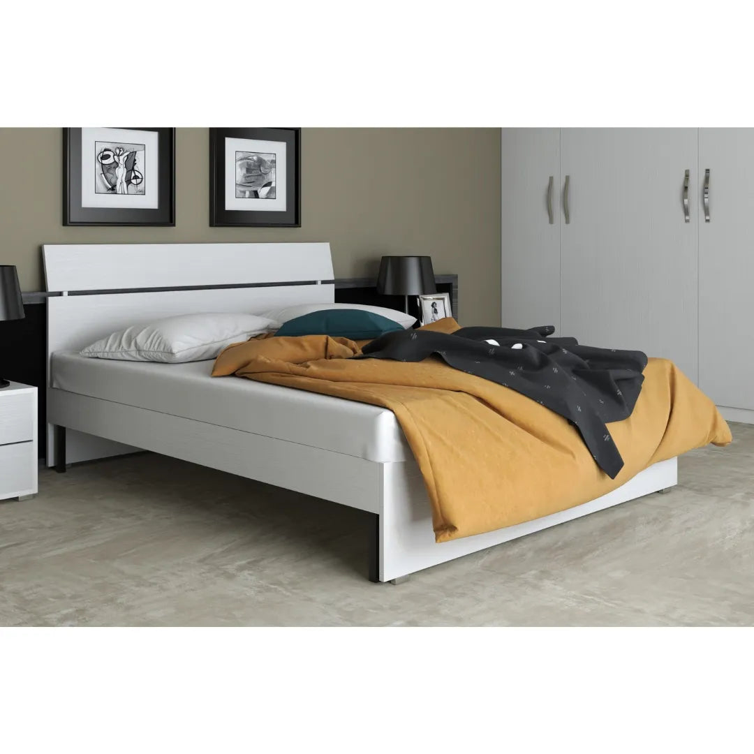 Letto con testiera in legno con dogh